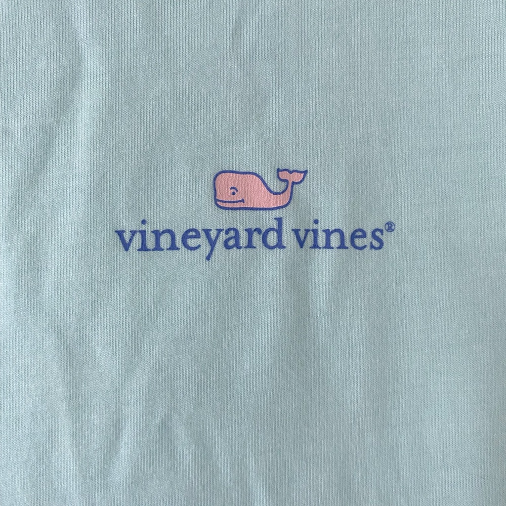 Vineyard vines T-shirt size medium